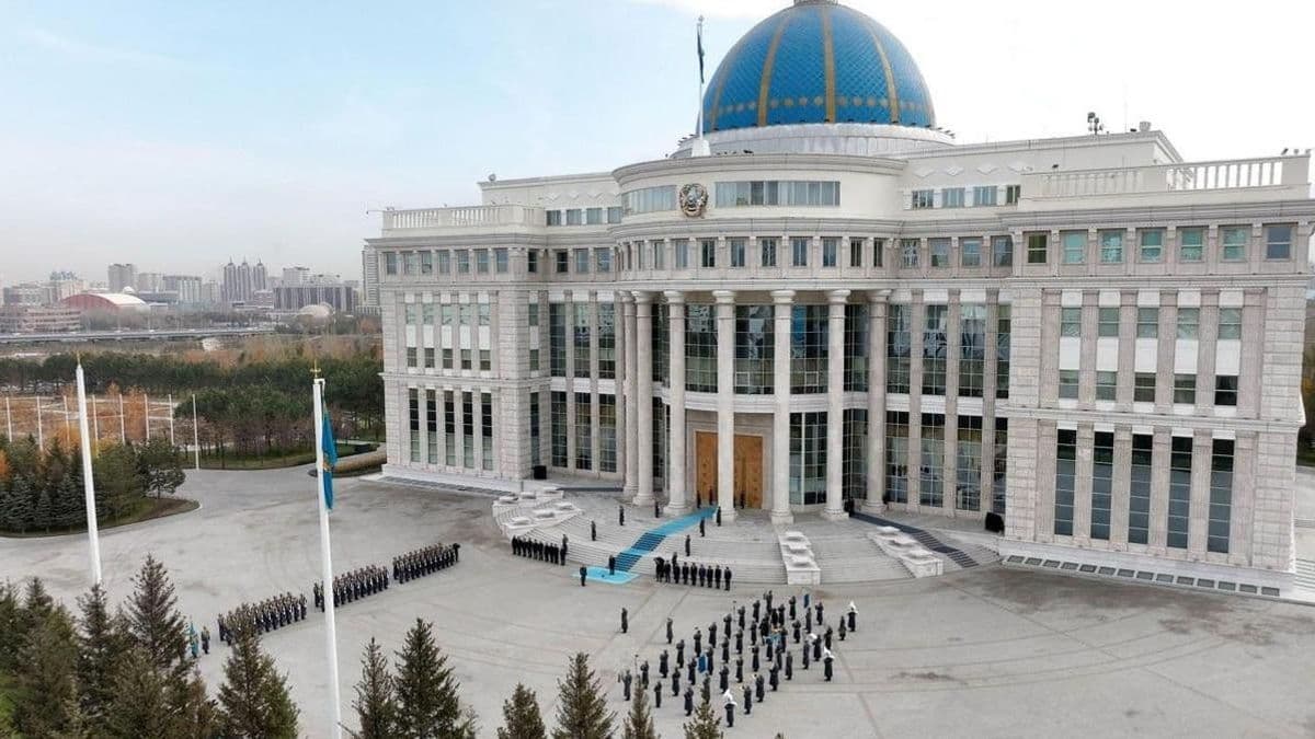 Қазақ мемлекетінің негізгі тірегі: жаңа Конституциядағы президент институты